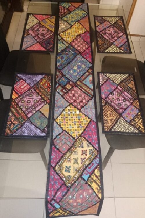 HANDY CRAFT Table Runner With Mate